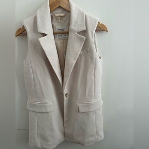 Brand new Abercrombie cream vest, size extra small